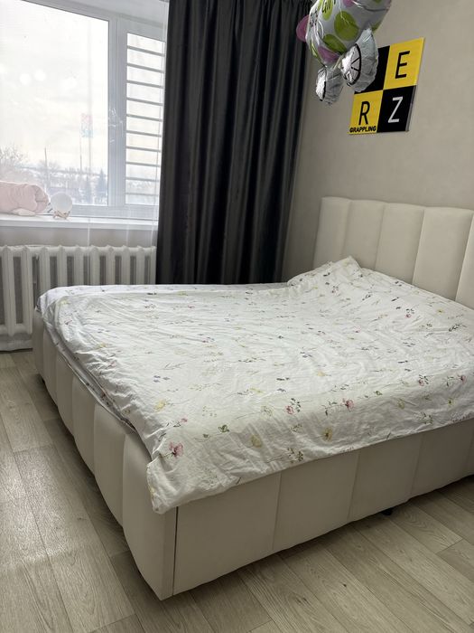 Двуспальная кровать