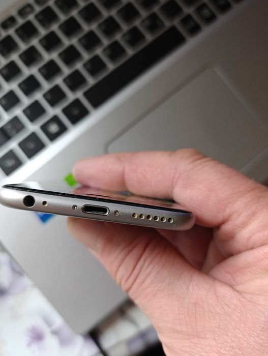 Продавам Iphone 6S