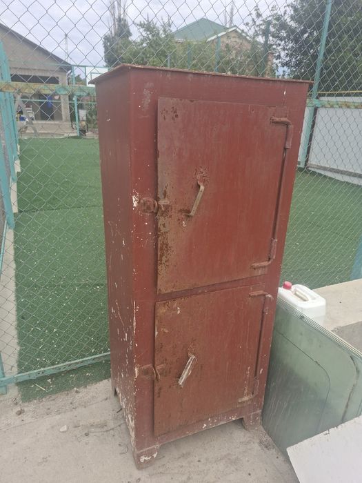 Сейф металлический