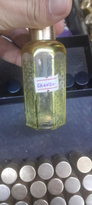 Yevropada kelgan atir yogʻlari  optimga va gramga sotiladi