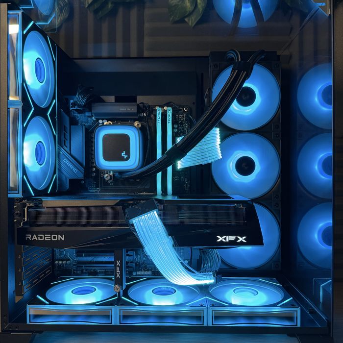 ЛИЗИНГ! Геймърски звяр Ryzen 7 9800X3D / RX 9070 XT / 32GB / 1TB SSD