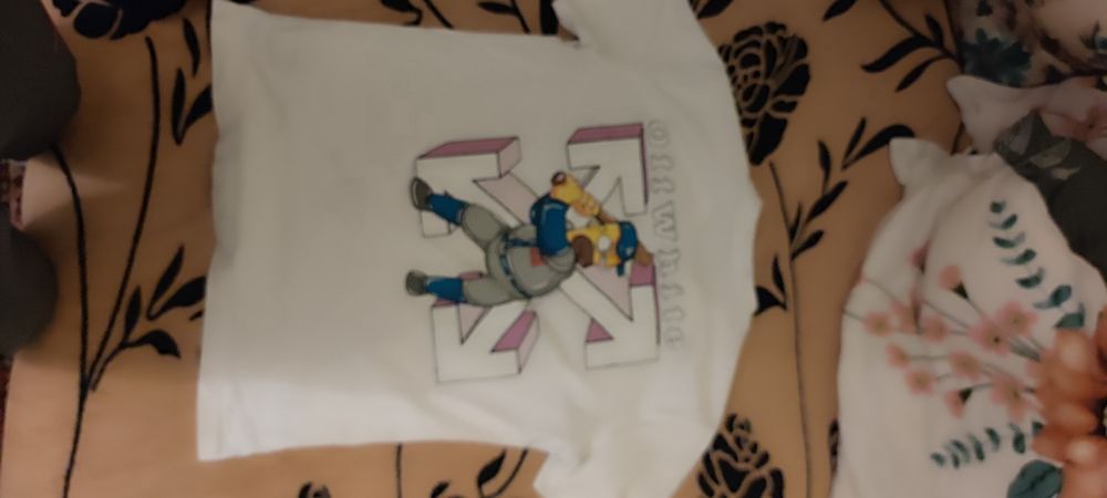 Vând tricou off white