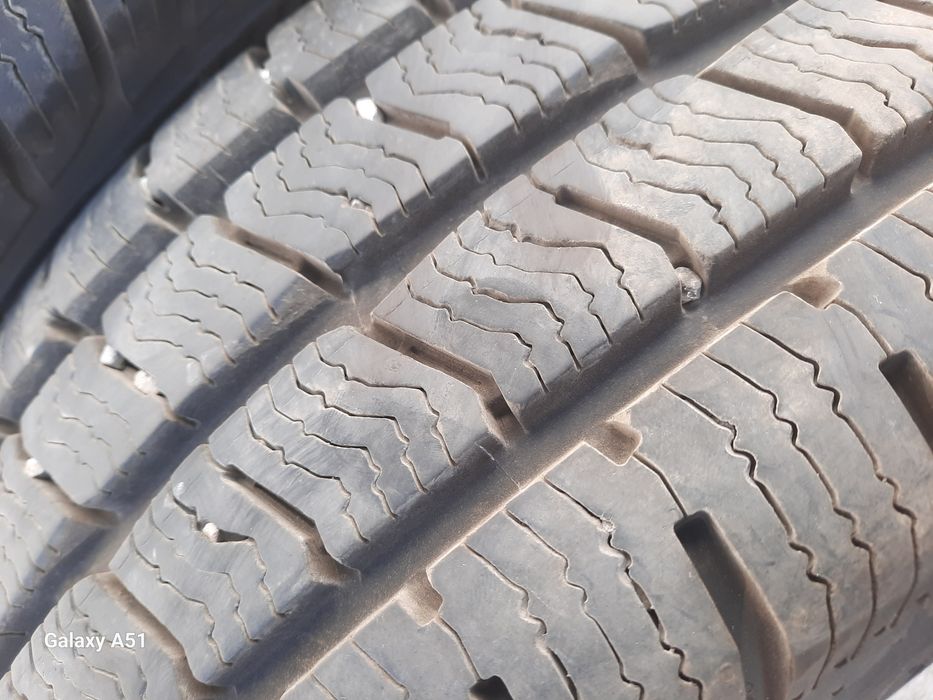 Бусови гуми с джанти 5×118, 215/70 R15C