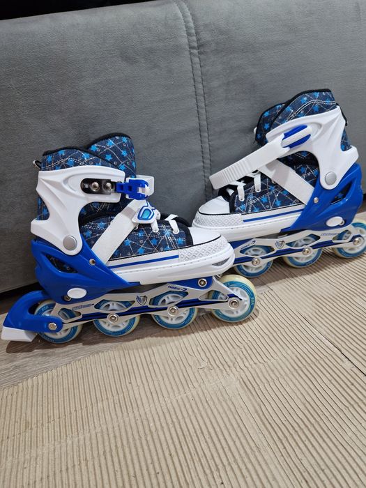 Тъмно сини ролери