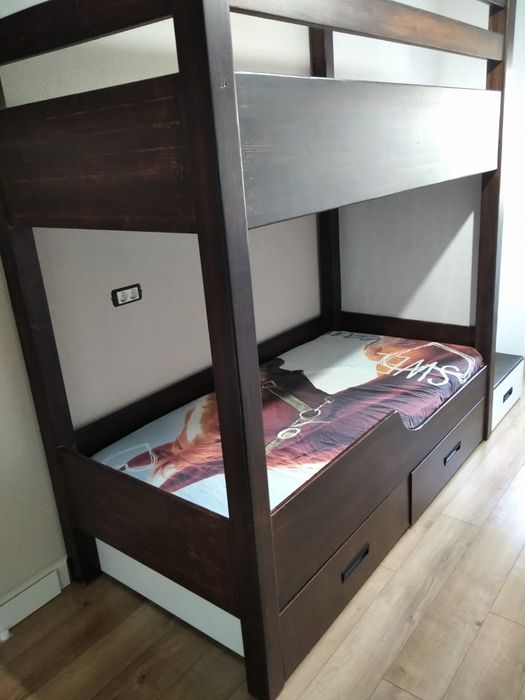 Pat etajat cu sertare din lemn