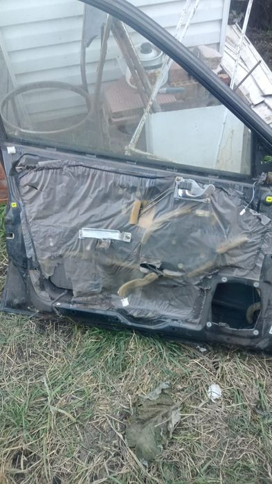 Передние двери Mitsubishi Galant 8