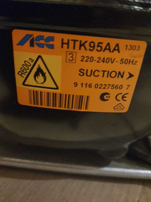 Продавам комбиниран хладилник с фризер Electrolux