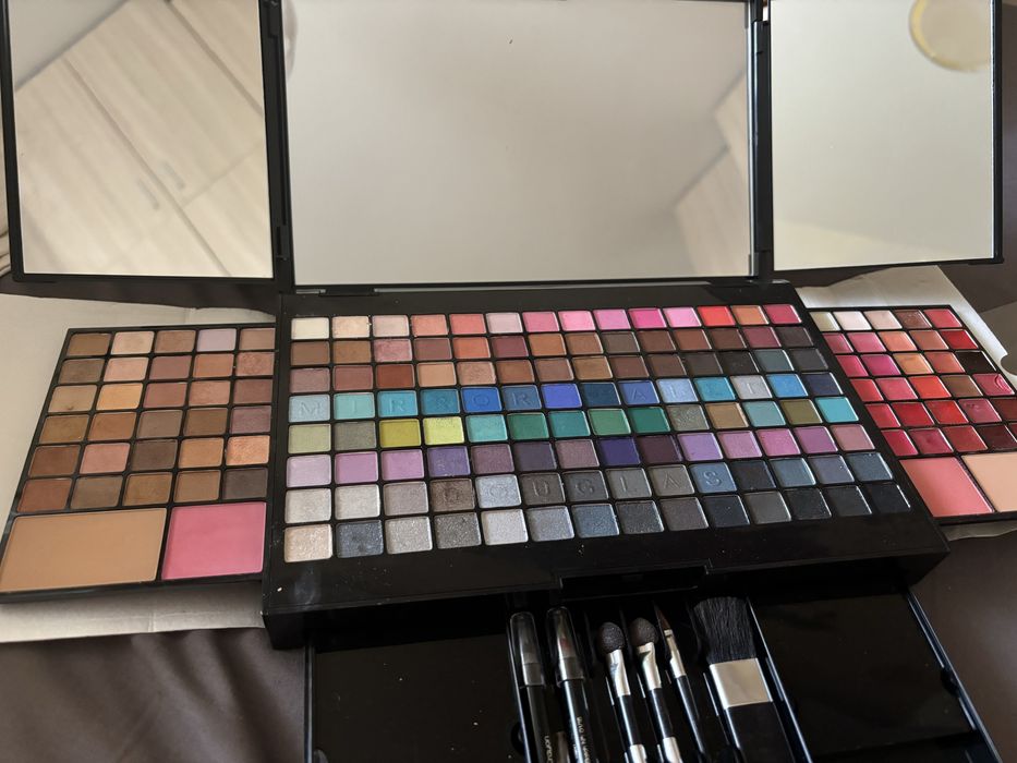 Mirror Palette Douglas