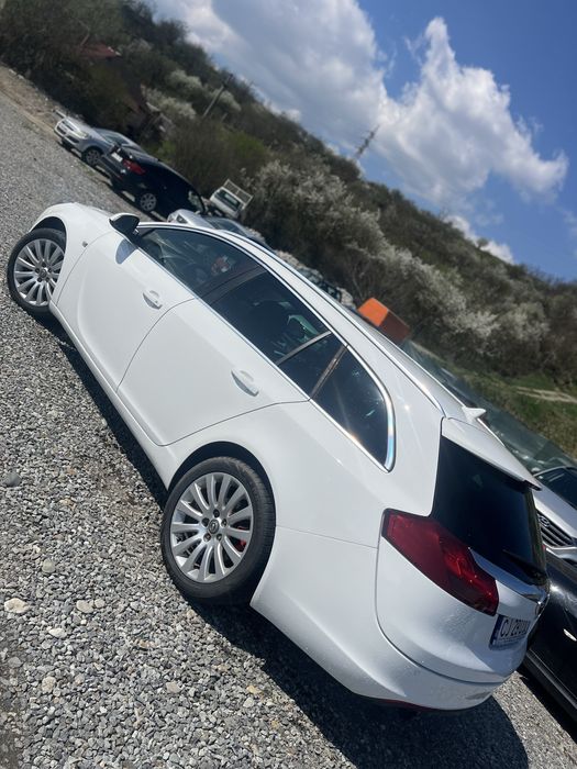 Vând Opel Insignia
