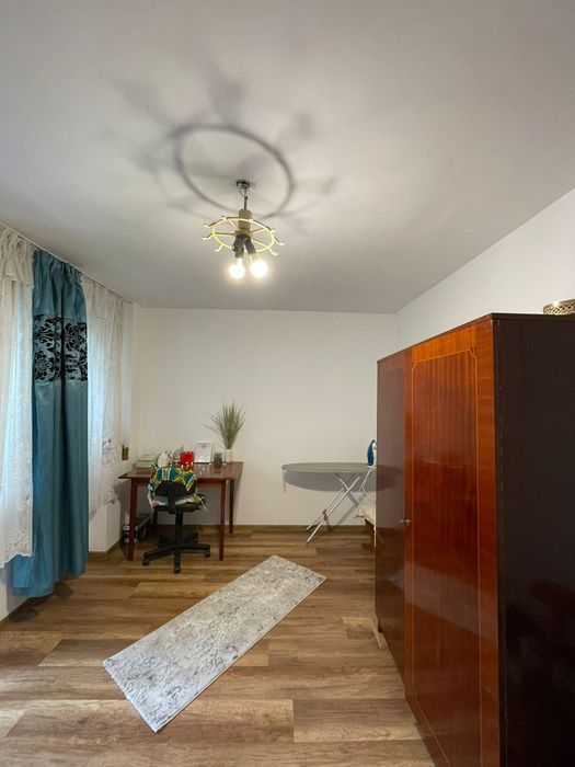 Închiriez apartament