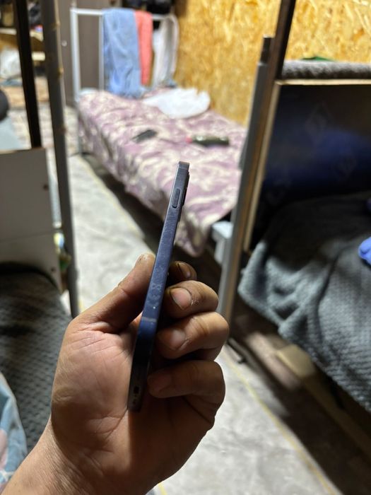 Айфон 12 на 64g акб 80%