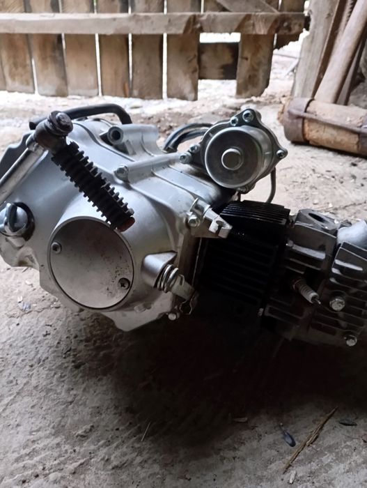 Vând motor cross 125cc . Ușor negociabil