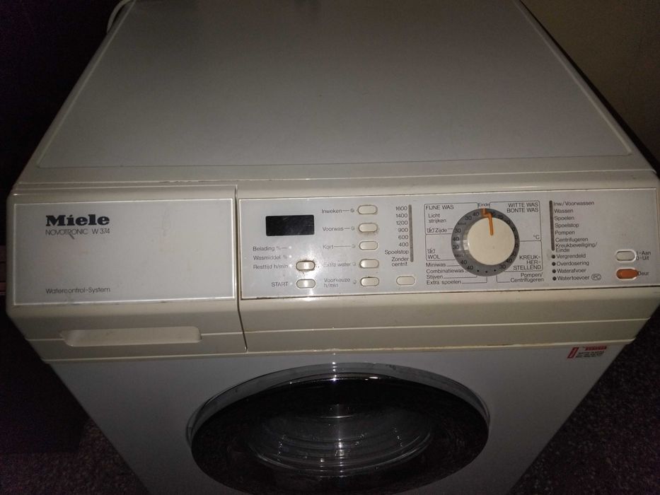 Продавам пералня "Miele W374"