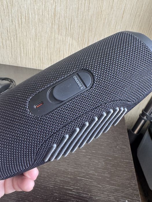 Продам колонку JBL charge 5