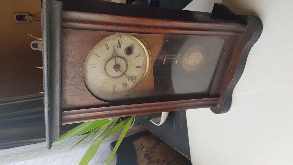 Стенен часовник Junghans