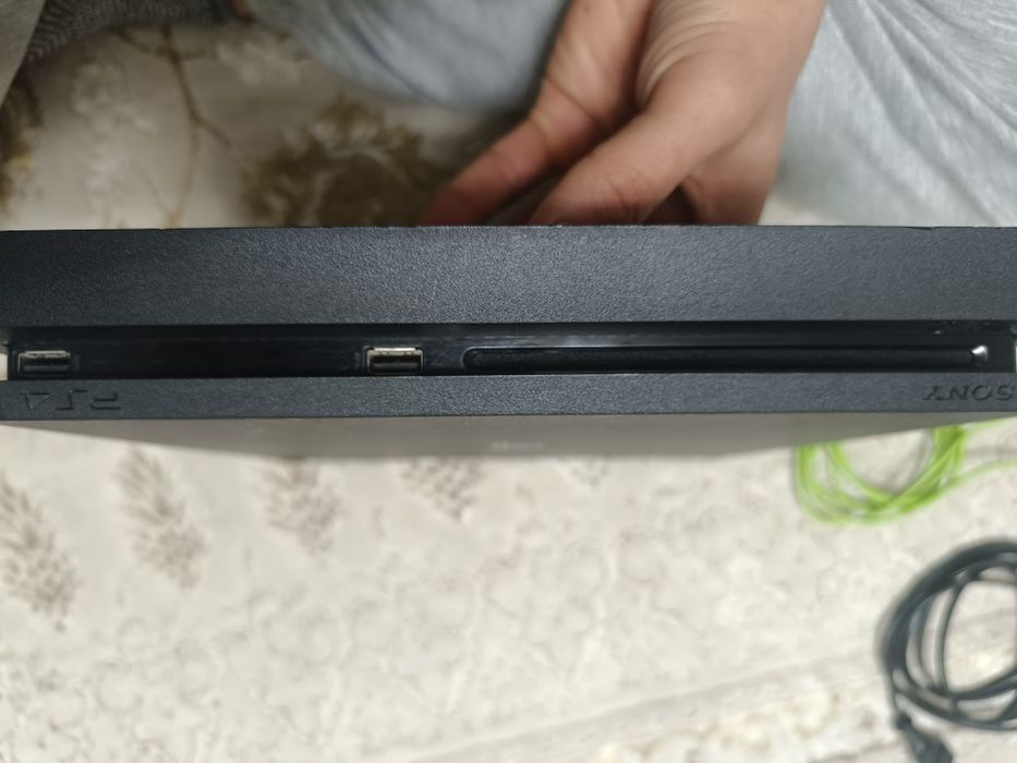 Playstation 4 slim