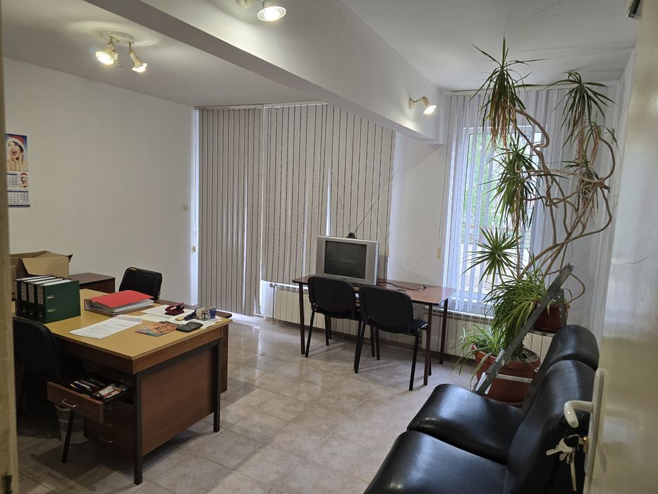 Дава се под наем Офис в Стара Загора, Център - 109 кв.м за 357 € - Снимка #5