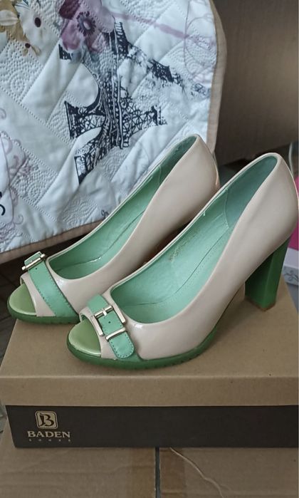 Продам женские туфли