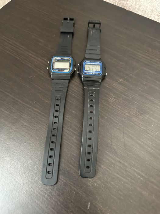 Часовници CASIO два броя