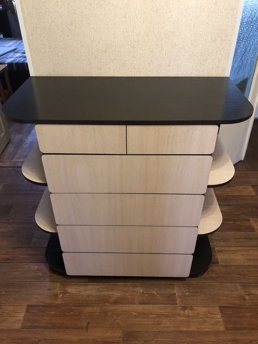 Комод с выдвижными ящиками