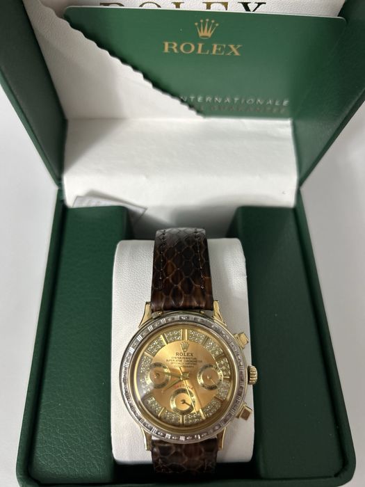 Золотые часы с бриллантами