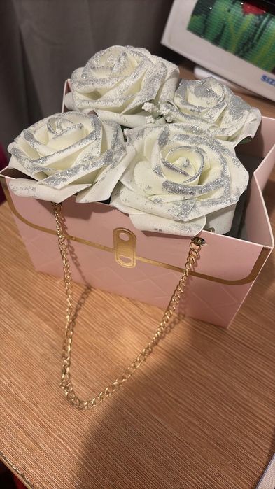 Подаръчета от изкуствени рози