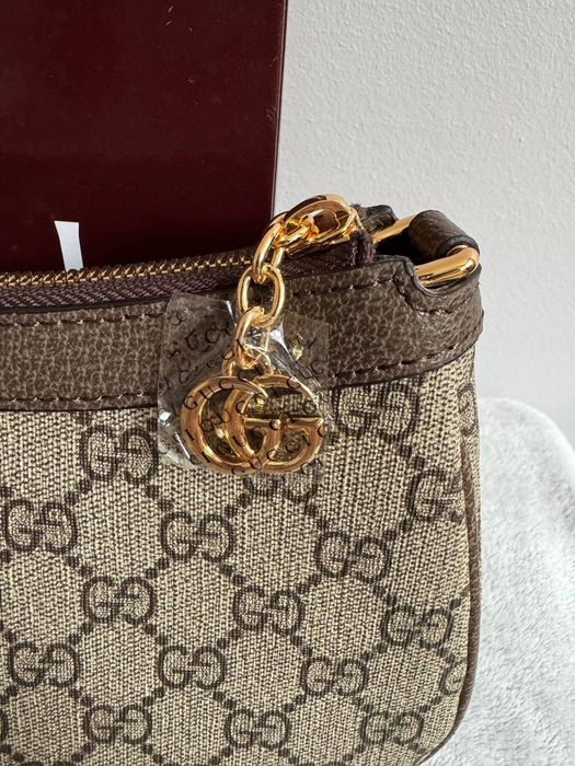 Нова чанта на Guess