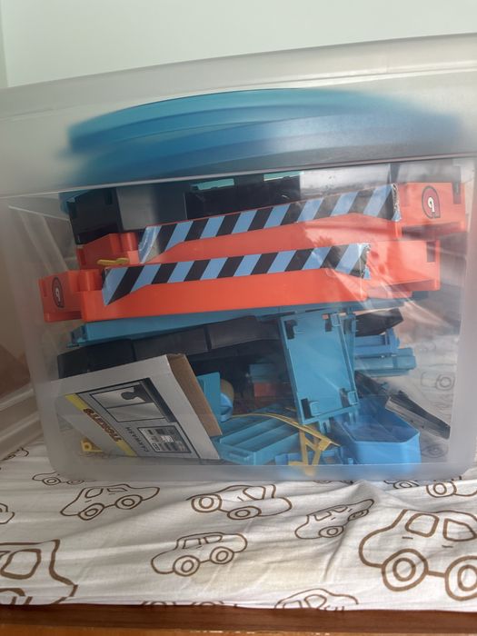 Гаражи писта на Бураго за игра с колички