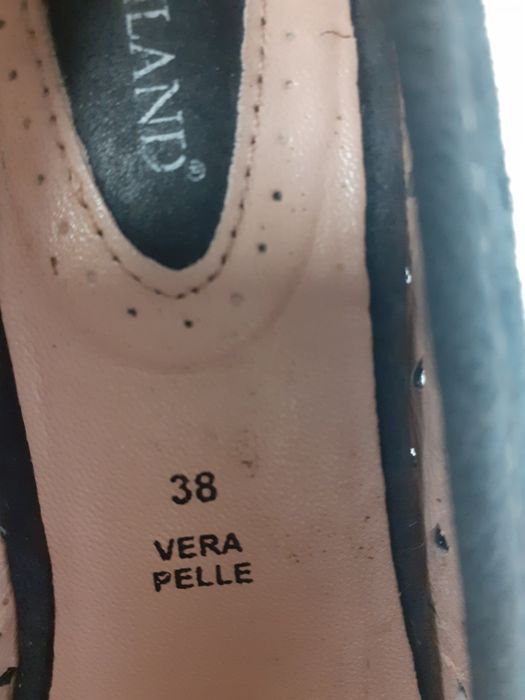 Decupate dama din piele intoarsa