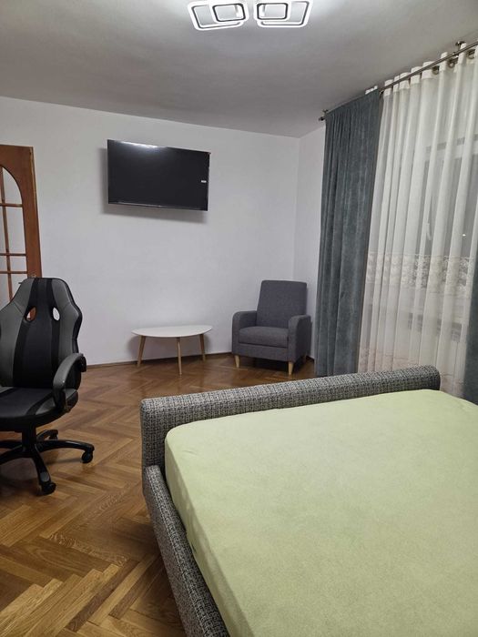 Apartament cu 3 camere etaj 2 in centru mobilat si utilat complet +aer conditionat