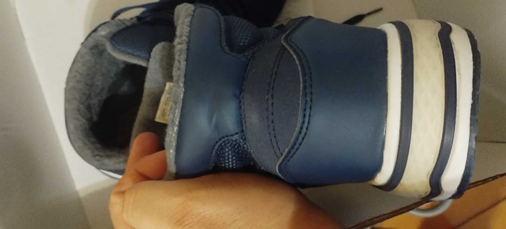 Продавам чисто нови оригинални  спортни зимни обувки Umbro