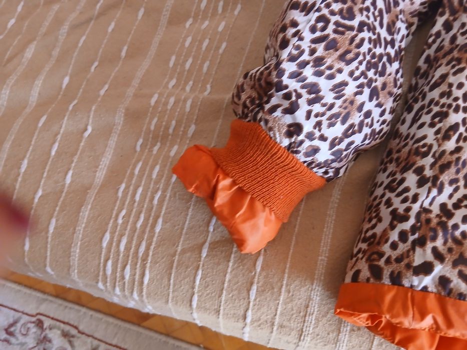 Оранжево зимно яке