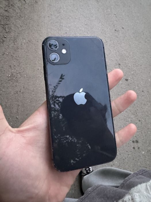 Продам айфон  11 черного цвета