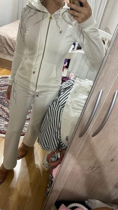 Белый женский спортивный костюм