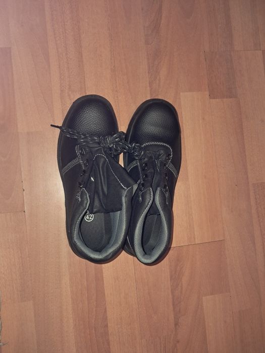 Ботинки кожа.42-размер