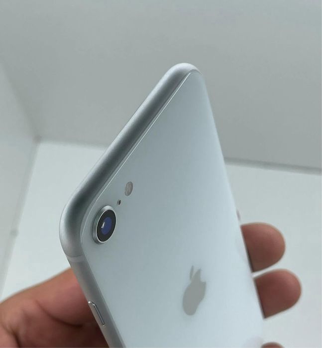 iPhone SE 3 • 2022 • ca NOU • 93% Bateria