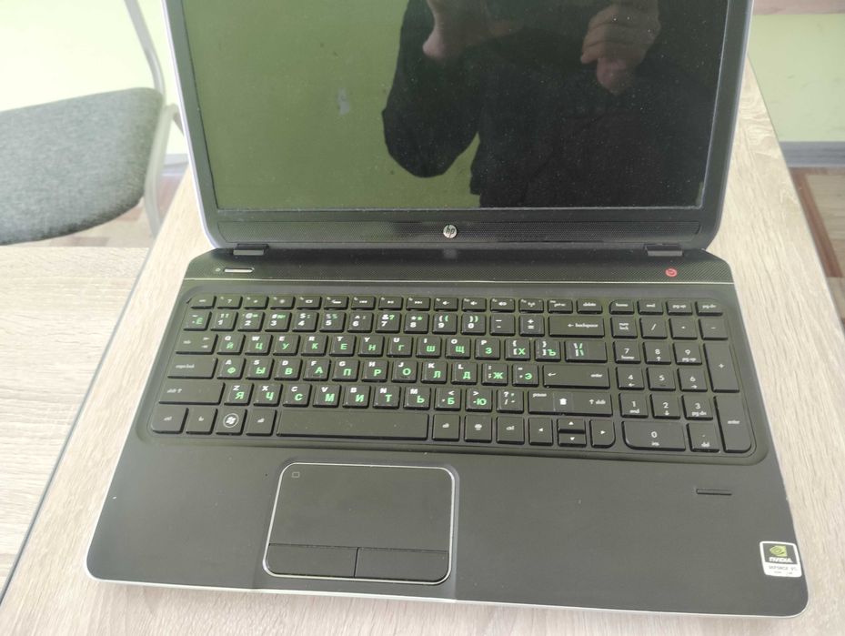 Ноутбук НР CORE I 7 сотилади.