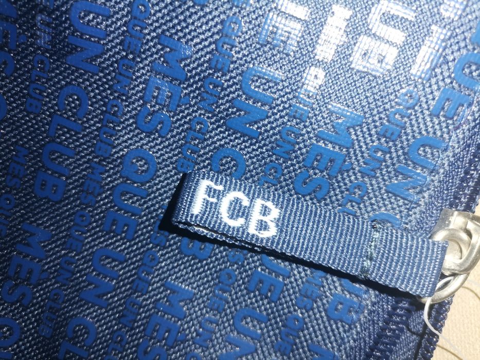 Продавам несесер на BARCELONA-официален продукт