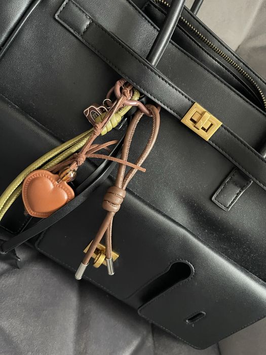 Дамска чанта по модел bel air на световната марка Balenciaga