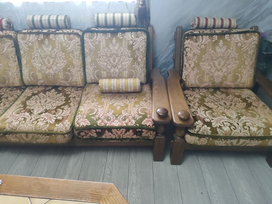 Văd set canapea cu fotolii