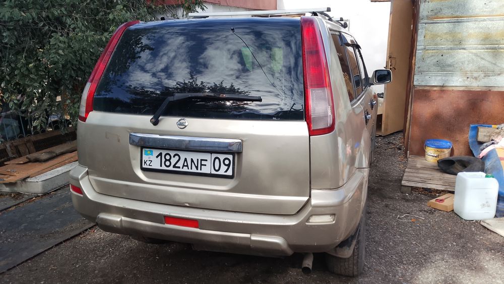 Нессан продам...