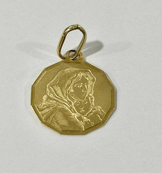 Златен медальон 18к 1.36гр.