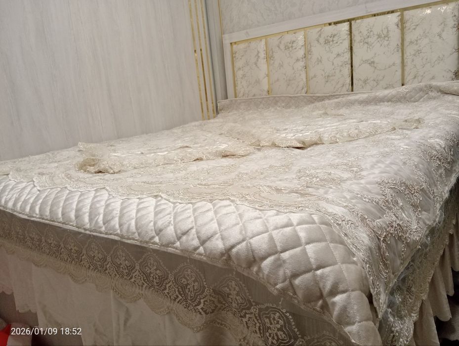 Pastelniy nabor, divan ustiga yopqich yangi holatda ishlatilmagan