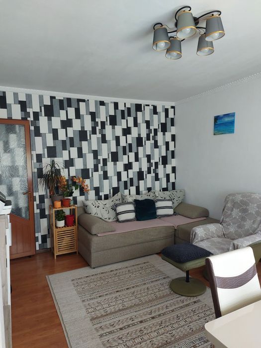 Apartament 3 camere semidecomandat
