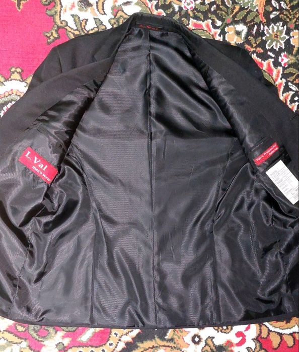 Продаю хороший пиджак местного производства черного цвета, классика