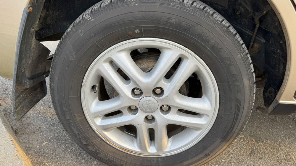 Автомобиль тайота рав 4