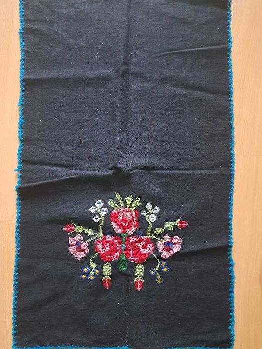 Автентични стари вълнени престилки