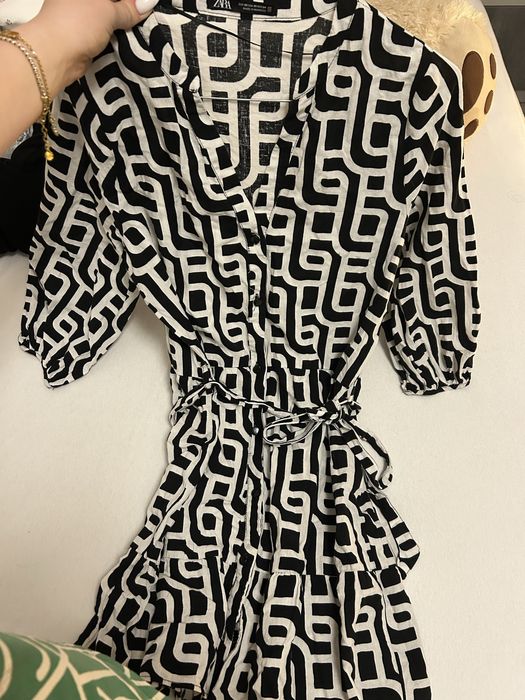 Черна рокля Zara