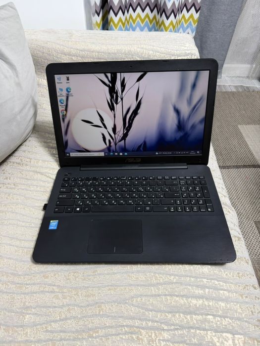 Ноутбук Asus хорошем состоянии