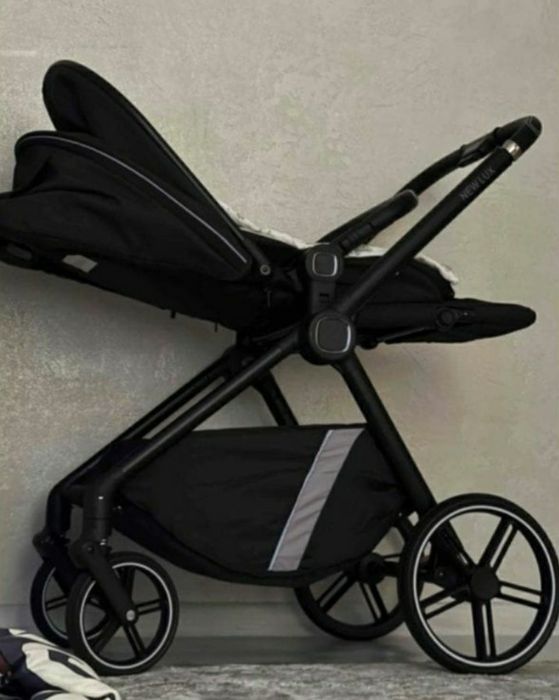 Продам детскую прогулочную коляску.
